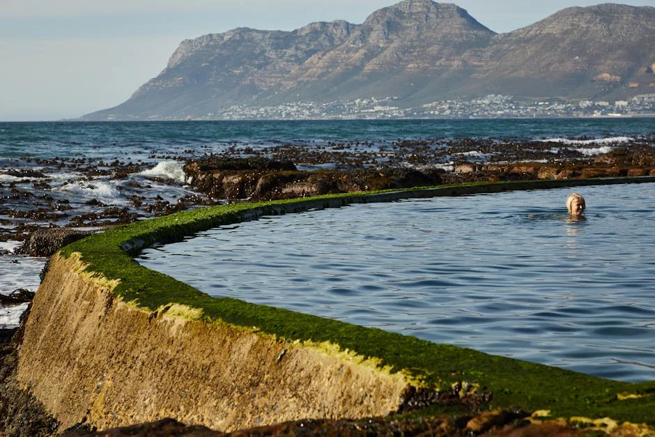 Cape Town Tourism Revenues Slump as Table Mountain Closes