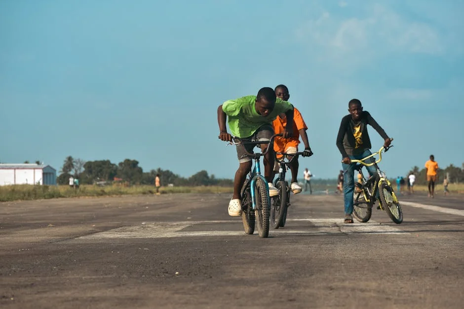 Kenyan Youths Protest US Ebola Quarantine — Market Fears Rise for South Africa