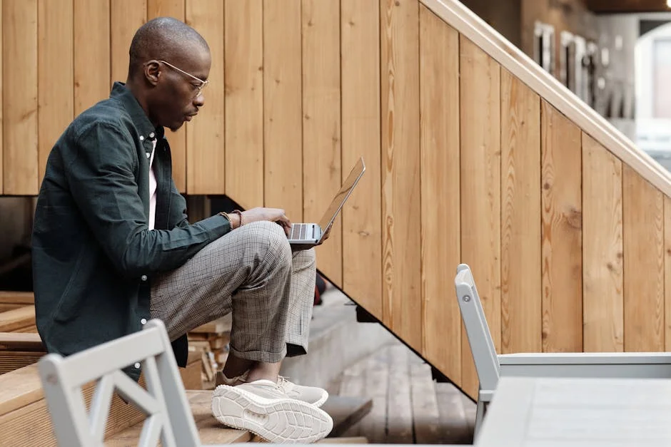 South Africans Shift to Digital Platforms — Traditional Markets Face Decline — Education