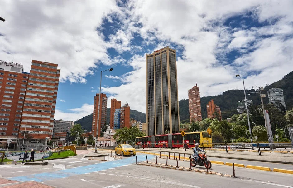 Venezuela's Dollar Rises Slightly as BCV Monitors Crisis